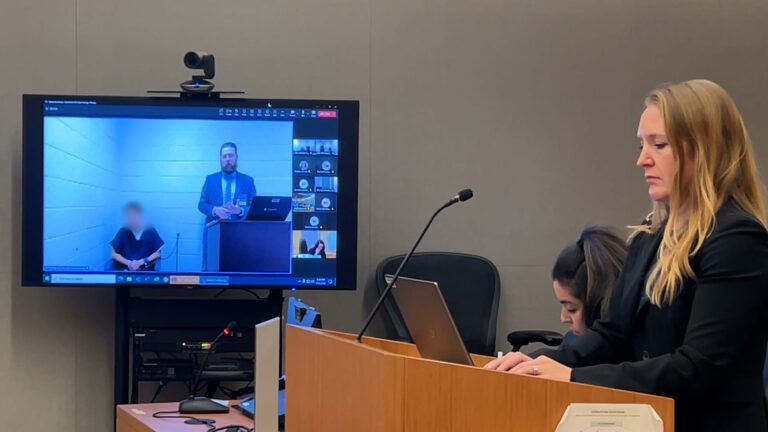 Se presenta en corte el sospechoso de asesinar a un joven el pasado fin de semana en Lincoln Heights.