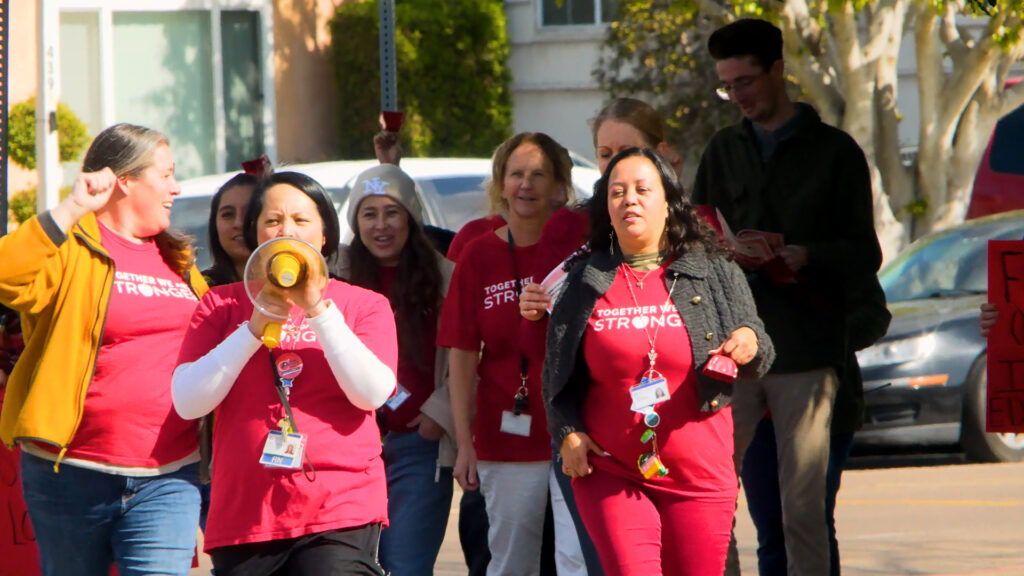 Maestros de San Diego se manifiestan ante crisis presupuestaria: “No podemos esperar”