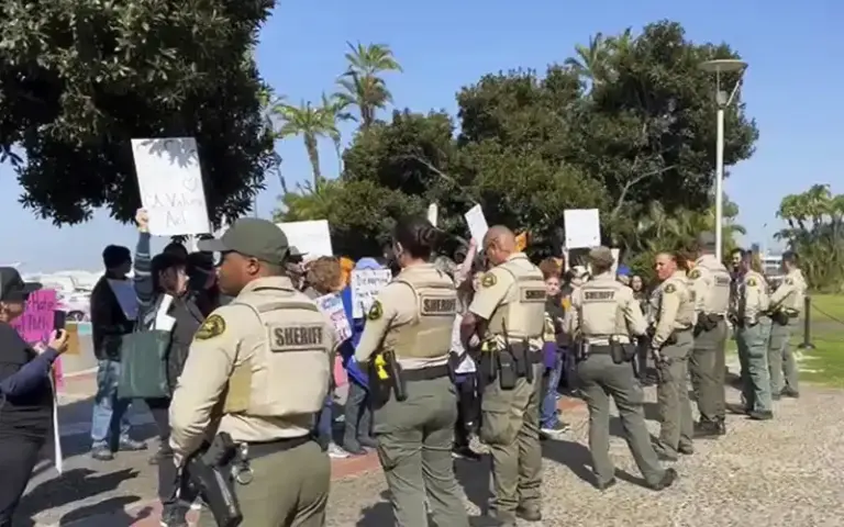 Proyecto de ley busca revertir componentes de “Estado Santuario” en California