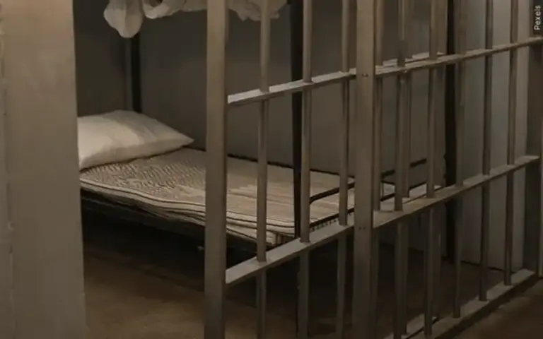Fiscal General de California investiga centros de detención en San Diego