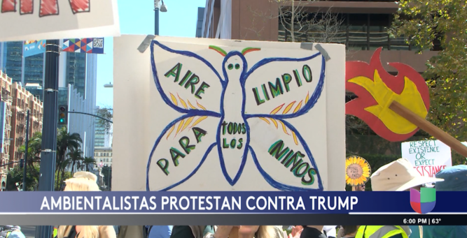 Residentes de San Diego marchan en defensa del medioambiente