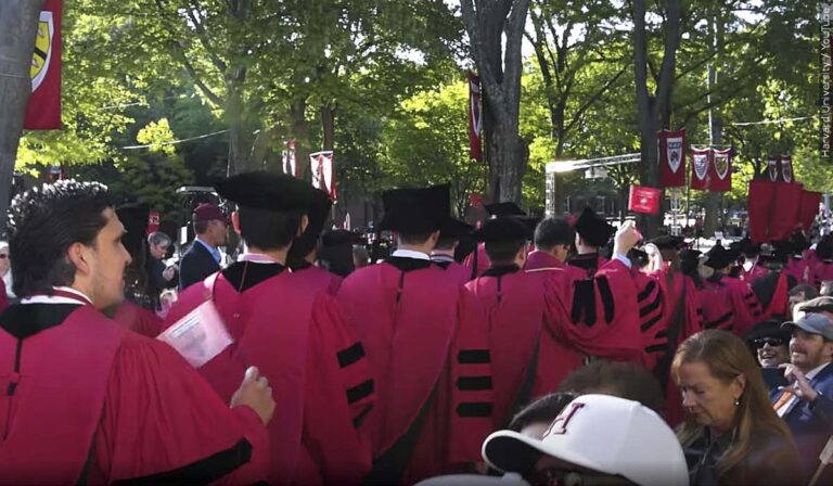 Gobierno de Trump abre una investigación sobre la elegibilidad del programa de visas de Harvard
