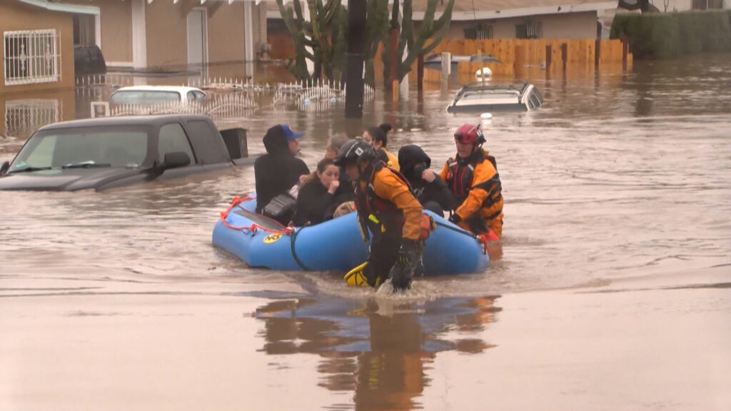 Víctimas de inundaciones en San Diego exigen justicia y responsabilidad a las autoridades