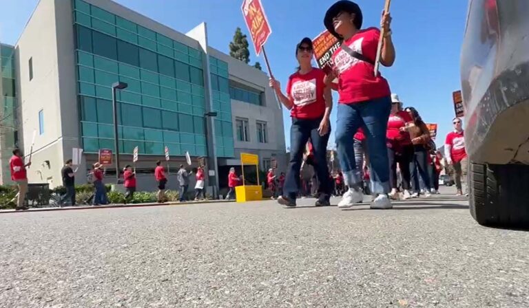 Trabajadores de salud mental de Kaiser Permanente en huelga por más de cinco meses