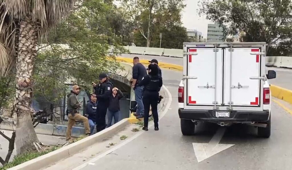 Reportan cadáver cerca de carril médico en cruce de San Ysidro