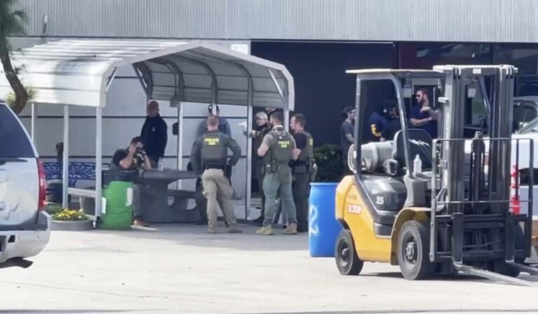 Operativo en El Cajón deja 16 detenidos y cargos criminales contra cuatro personas