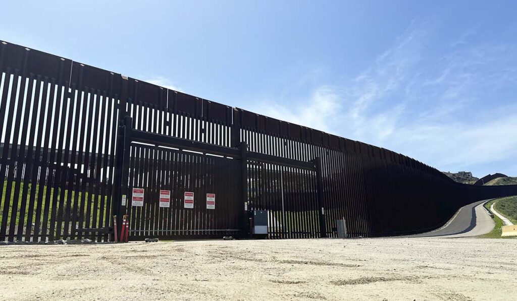 Migrantes que cruzan de manera irregular a EE.UU. podrían enfrentar cargos por terrorismo
