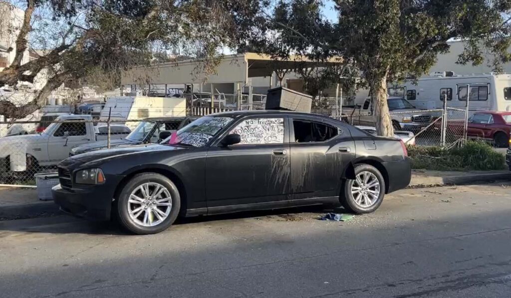 Mujer es rociada con gas pimienta tras acto de vandalismo