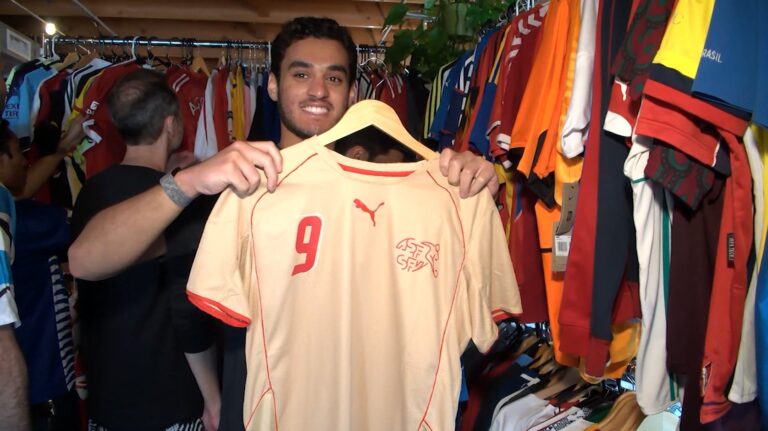 La fiebre por las camisetas de fútbol clásicas llega a San Diego