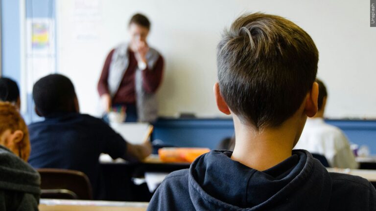 California demanda al Gobierno Federal por amenaza de retirar fondos educativos