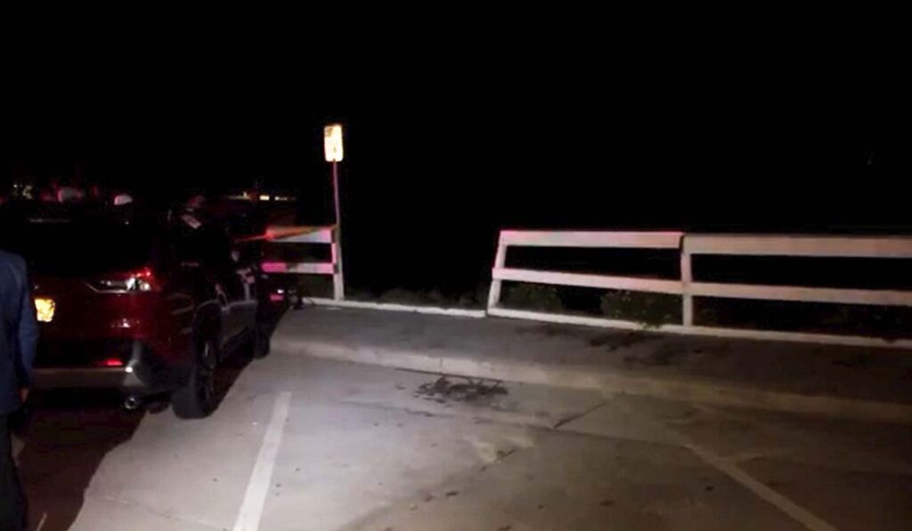 Conductor cae sobre acantilado en La Jolla