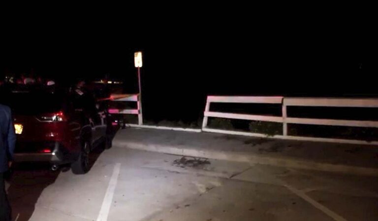 Conductor cae sobre acantilado en La Jolla
