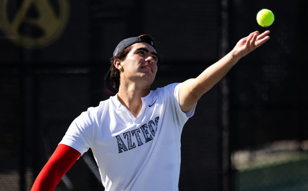 Eugenio González: Talento hispano en el tenis universitario