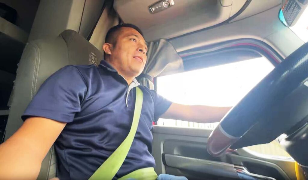 Alrededor del 70% de conductores de carga que cruzan la frontera no dominan inglés