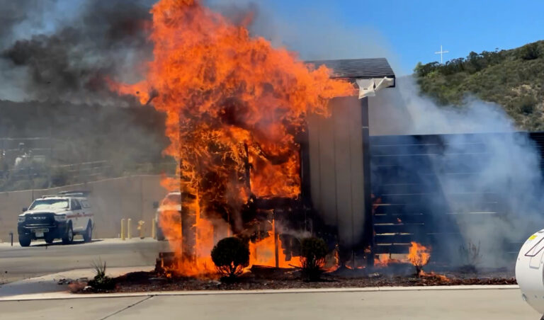 Impulsan prevención de incendios y destrucción de hogares en San Diego