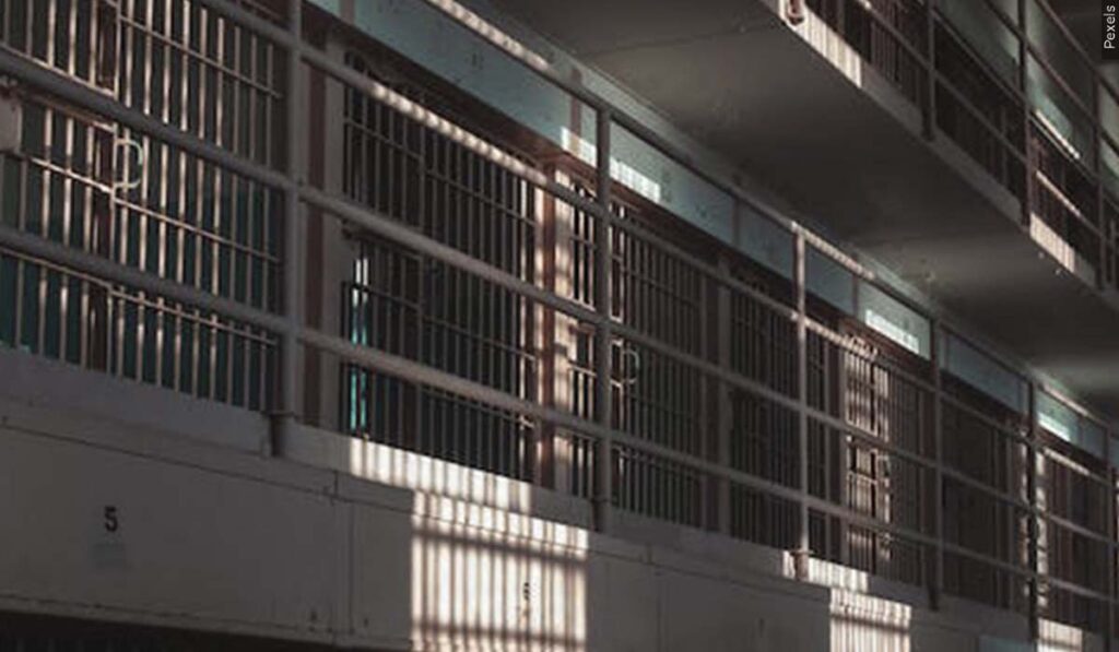 Identifican a mujer que murió en centro de detención local