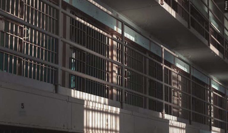 Identifican a mujer que murió en centro de detención local