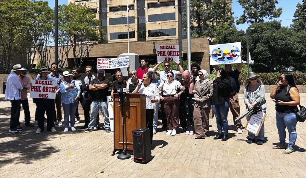 Activistas en El Cajón exigen frenar redadas y defender a migrantes
