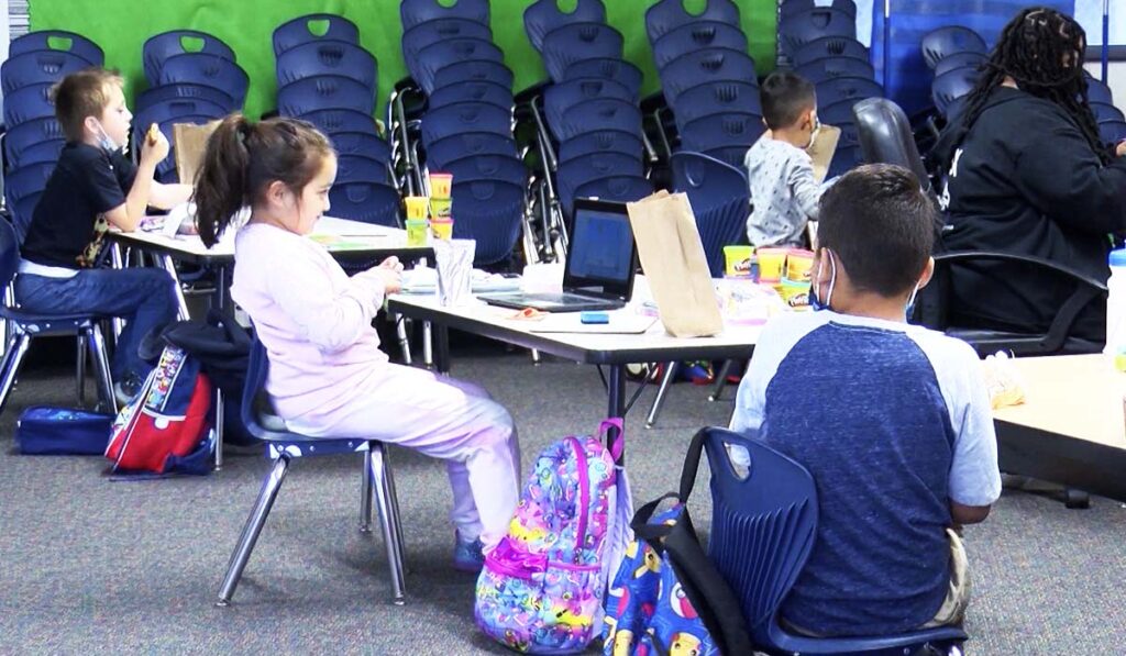 Demandan a la Administración Trump por congelar fondos para programas educativos