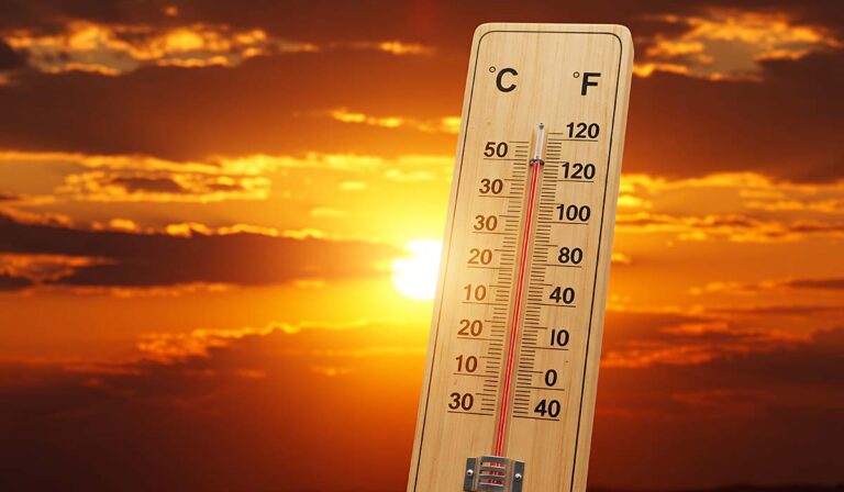 Calor extremo aumenta riesgos para la salud, incendios y seguridad en las playas de San Diego