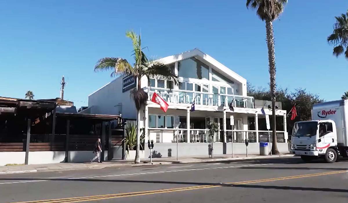 Tres guardias de seguridad apuñalados en Pacific Beach: Incidente bajo investigación
