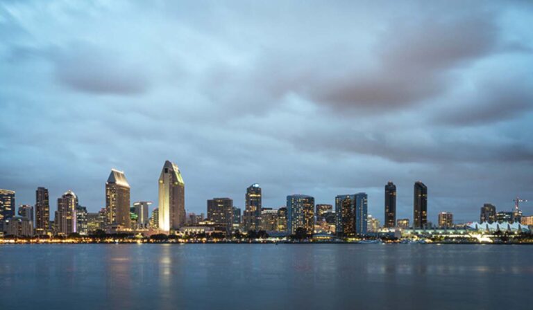 Tormenta provoca más de 200 retrasos y accidentes en San Diego