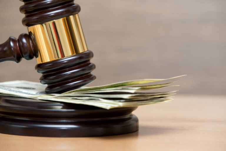 Dos hombres se declaran culpables de estafar a una mujer de Carlsbad por casi $1.5 millones
