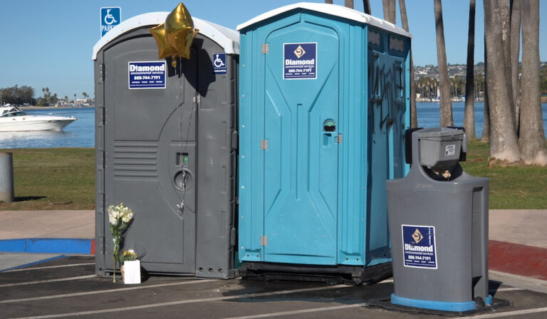 Investigan muerte de bebé hallado dentro de un baño portátil en Mission Bay