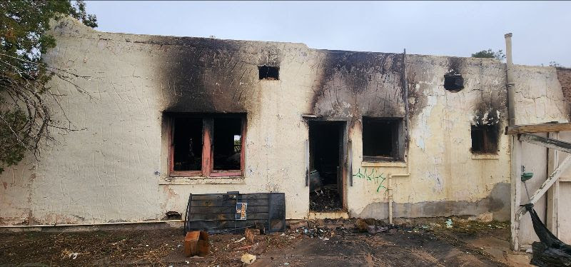 Bomberos en Las Cruces Controlan Incendio en Casa Deshabitada sin Heridos