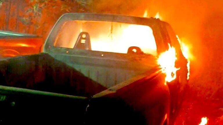 Incendio en Palmar de Bravo: Atacan la casa y autos del exalcalde Adán Silva Valeriano