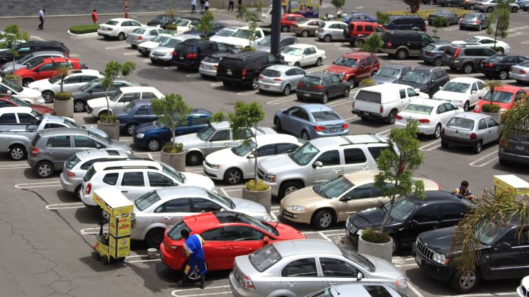 Estacionamientos Gratuitos: Propuesta para Horas Sin Costo en Plazas Comerciales de Puebla