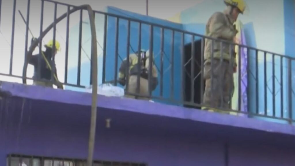 Incendio en Torreón: Adulta Mayor Rescatada de su Casa por Equipos de Emergencia