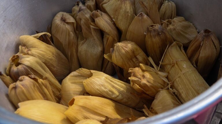 Saltillo: Familia agotada por la alta demanda en la venta de tamales