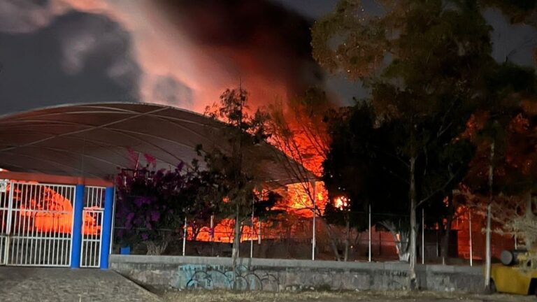 Incendio en Guanajuato: Aula de SABES en Sauceda en Pérdida Total