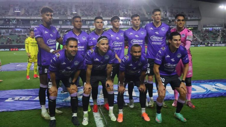Mazatlán Envía Un Mensaje por el Año Nuevo y Aficionados Se Divierten con el Equipo