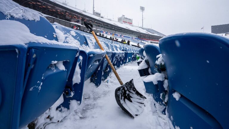 Buffalo Bills Invitan a sus Aficionados a Participar en la Remoción de Nieve del Highmark Stadium