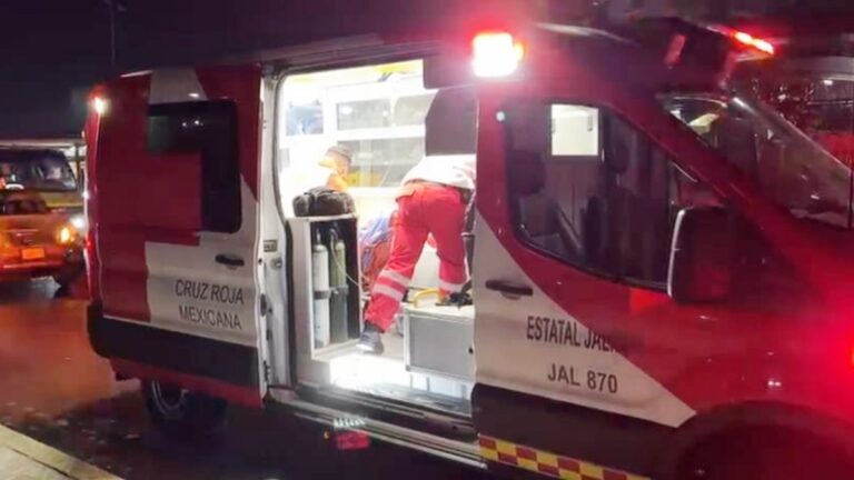 Policía de Guadalajara en estado crítico tras ser arrollado en Periférico Sur