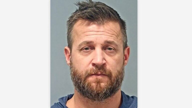 Detienen en San Diego a exestrella de reality show por abuso de menores y animales
