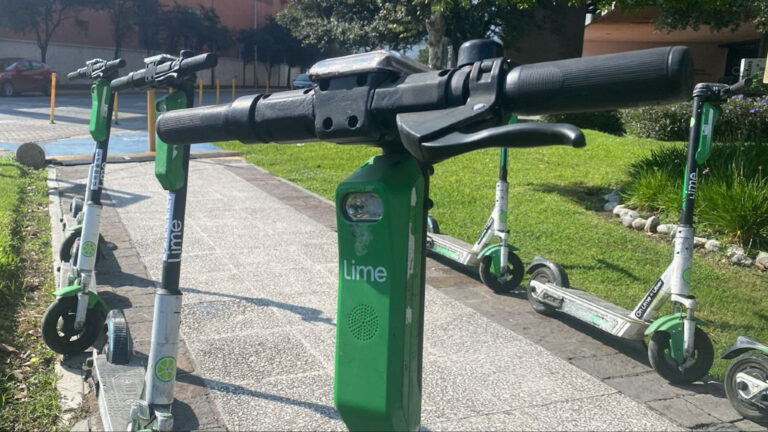 El auge de los scooters eléctricos en Monterrey: La zona Tec sin regulación