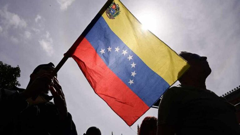 Primera imagen de Nicolás Maduro bajo custodia: así se presenta en Venezuela