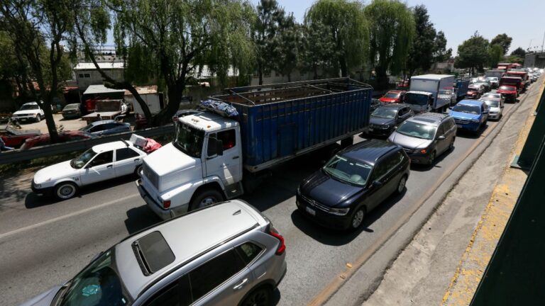 Hoy No Circula en CdMx y Edomex: Conoce qué autos descansan este 4 de enero 2026