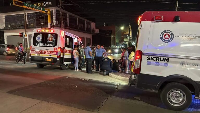 Accidente de Motocicletas en Bulevar San Juan Bosco de León Deja Cinco Personas Lesionadas