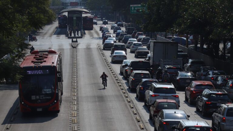 Hoy No Circula en CdMx y Edomex: Descubre Qué Autos Descansan Este Lunes 5 de Enero de 2026