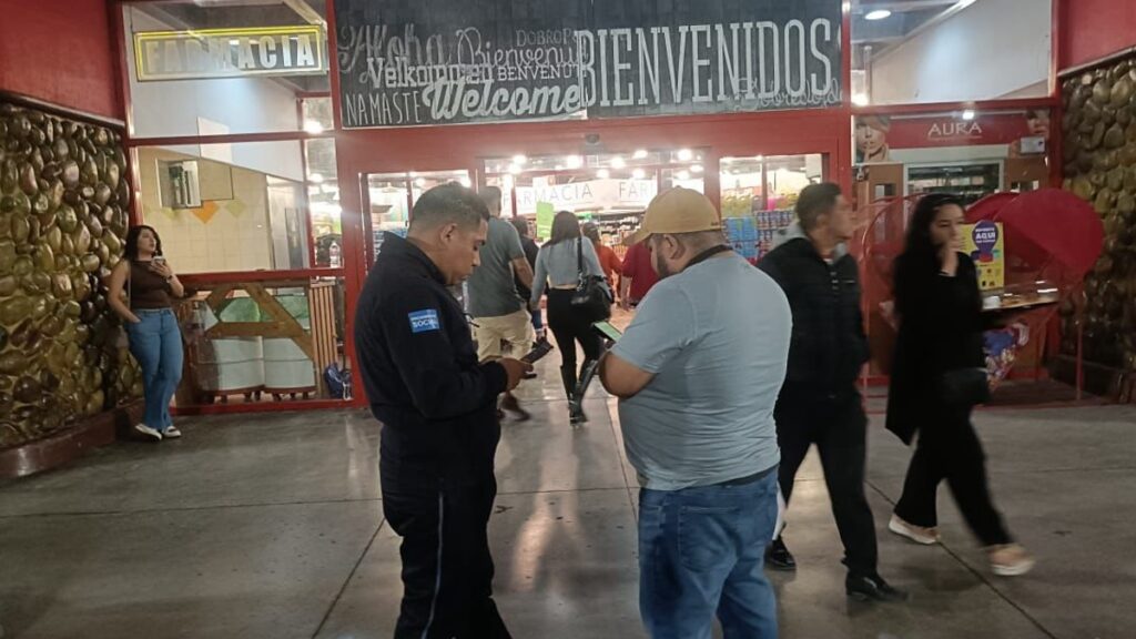 Crisis Emocional en Torreón: Exempleado de Supermercado Sufre Incendio Tras Suicidio