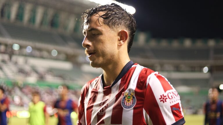 Chivas Anuncia Oficialmente la Salida de Alan Mozo: Así Fue su Despedida