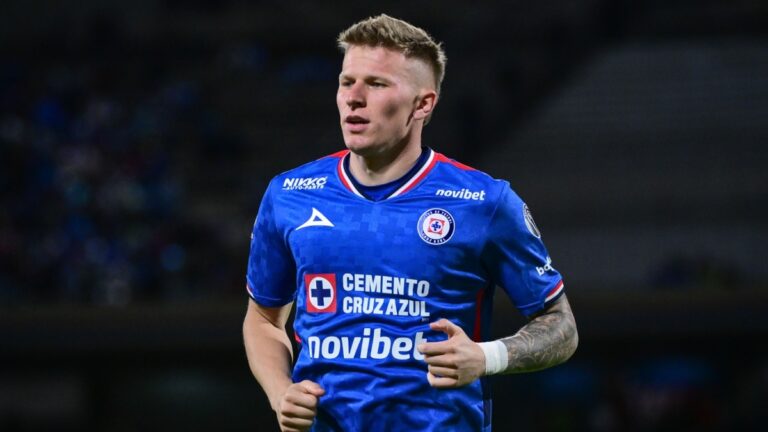 Mateusz Bogusz Regresa a Cruz Azul Tras Siete Días de Ausencia