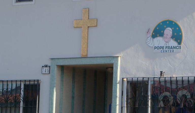 El Centro Papa Francisco: Un Refugio de apoyo para inmigrantes en riesgo de deportación