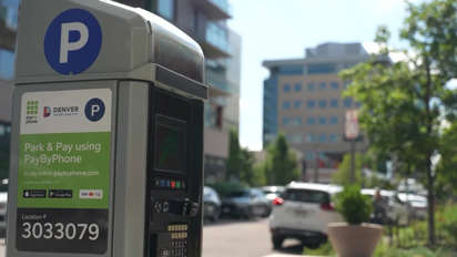 Denver Implementará un Sistema en Línea para Disputar Multas de Estacionamiento en 2026