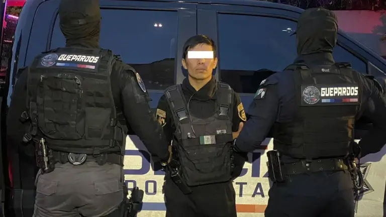 Tlaquepaque: Capturan a Falso Policía Portando un Arma de Fuego
