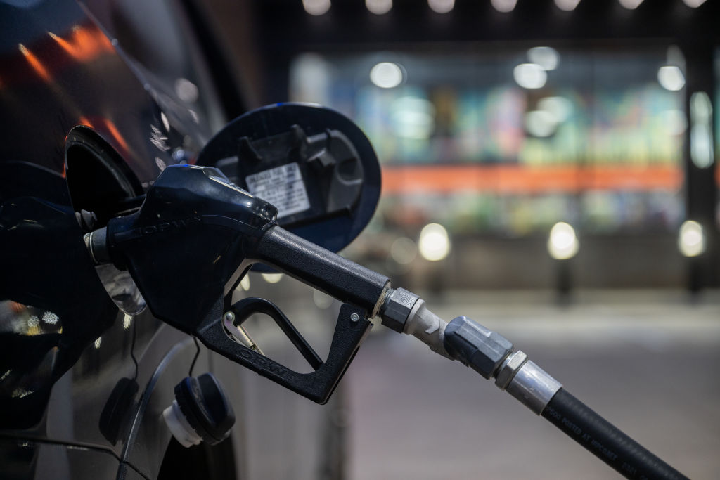 Suben los precios de la gasolina en San Diego ante tensiones globales y mayor demanda